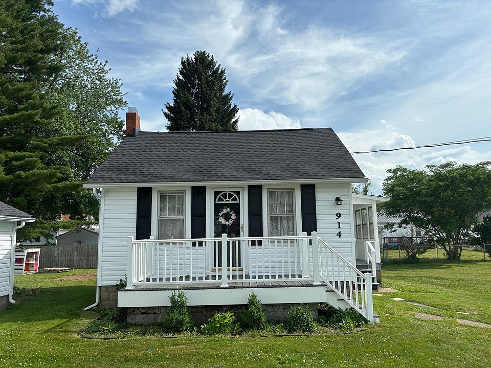 Cottage-style home
