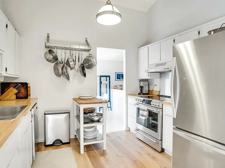 155 S Fairview Ave — Photo 5