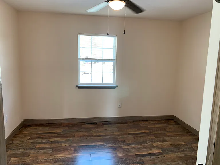 308 Meadow Dr — Photo 8