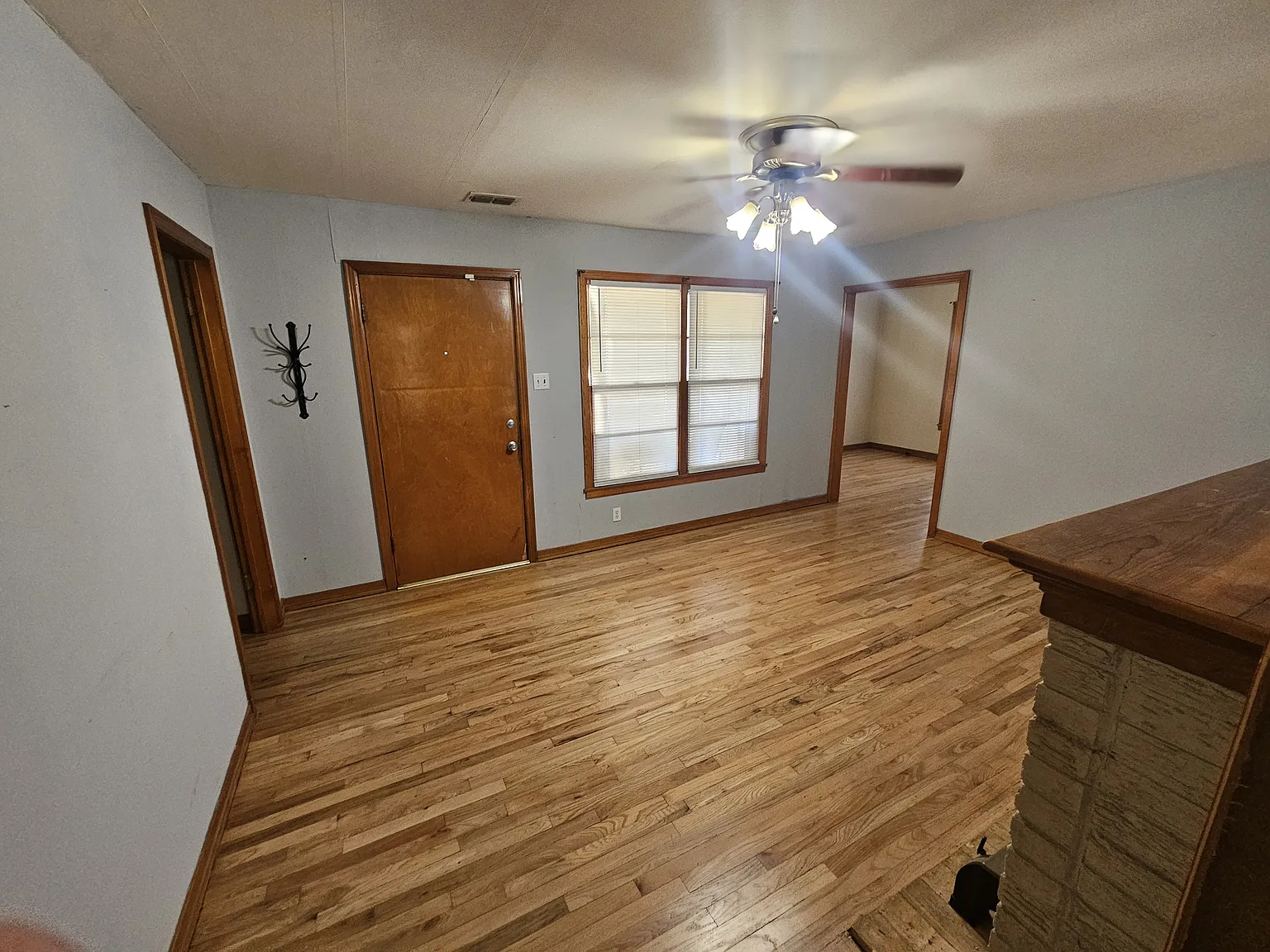 2 bed, 1.5 bath, 1350 sqft, $5,000 — Photo 3