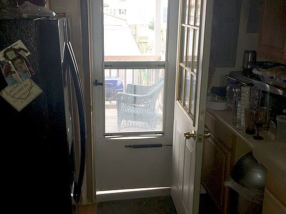 3rd image of 80 E 221st St
