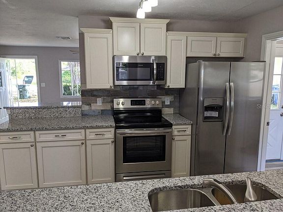 3rd image of 110 Royal Palms Dr
