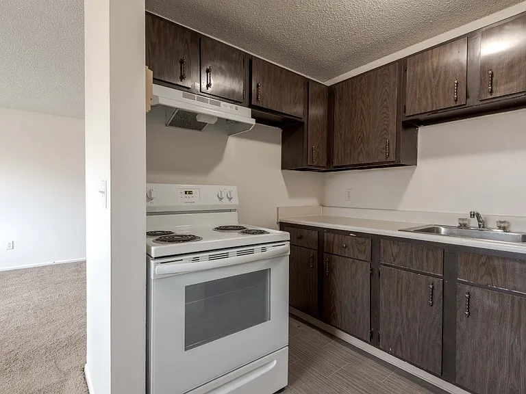 Creek Hill Apartment Homes — Photo 25