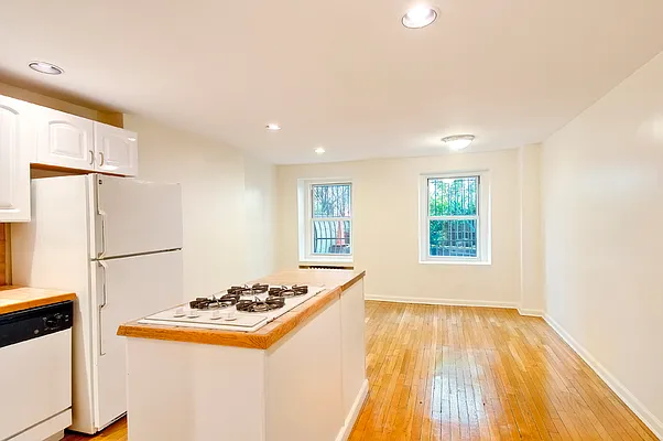 Rented by City Connections Realty | media 32