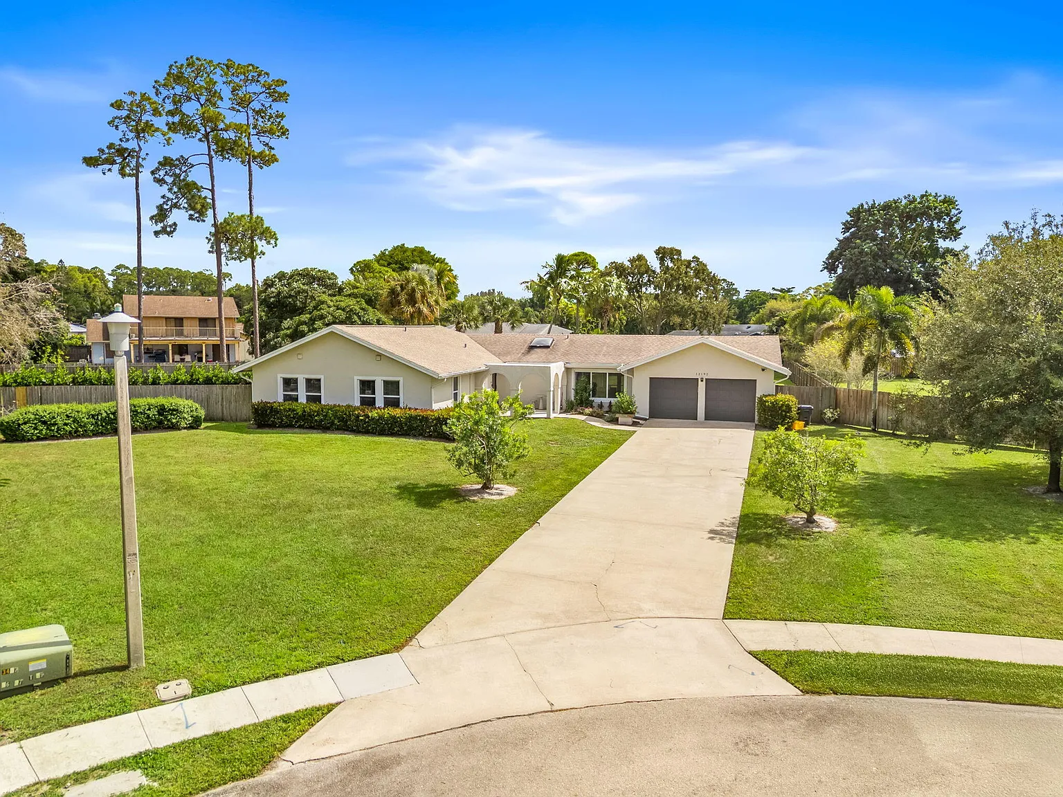 3 bed, 2.5 bath, 2293 sqft, $6,000 — Photo 4