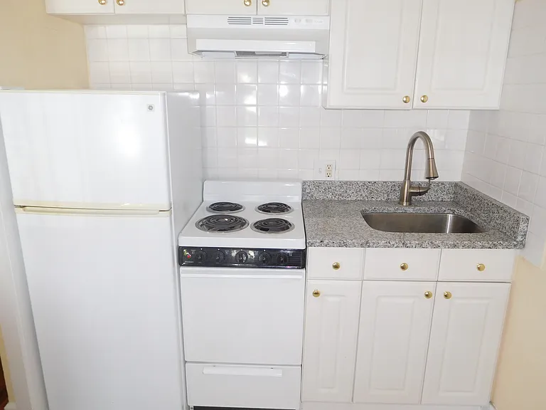 50 Park Vale Ave — Photo 11