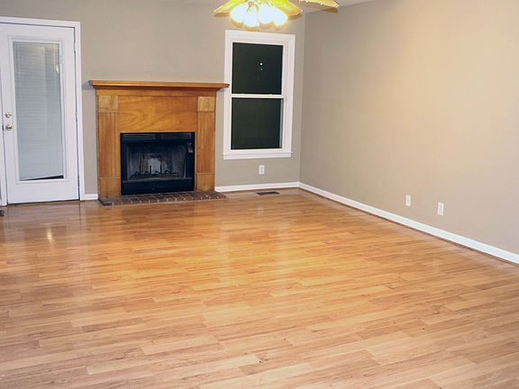 4th image of 428 Sarah Dr