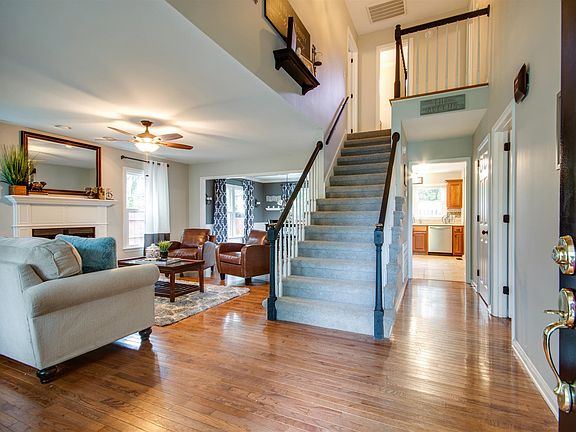 3rd image of 209 Dogwood Ln