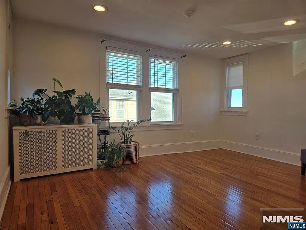 2 bed, 1.0 bath, $2,400 — Photo 4
