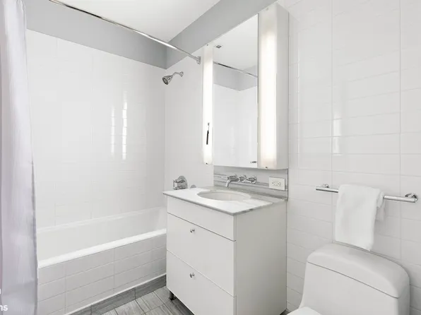 520 West 19th Street image 7 of 12