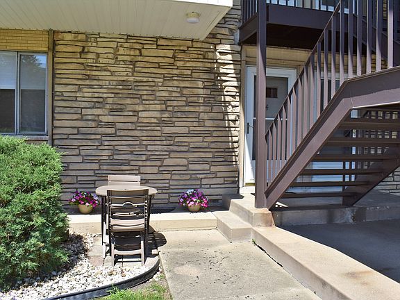 4th image of 2 Garden Dr APT 4