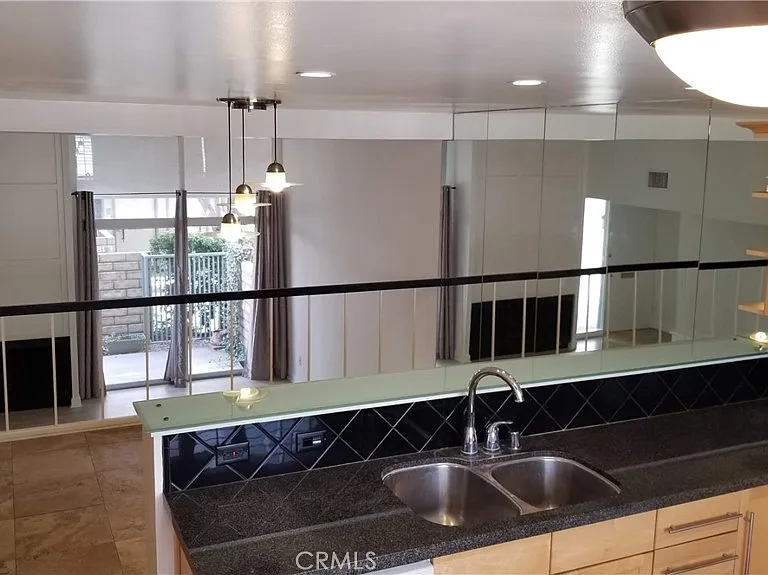 4279 W Sarah St — Photo 11