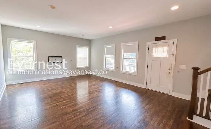 2115 Burns St — Photo 6