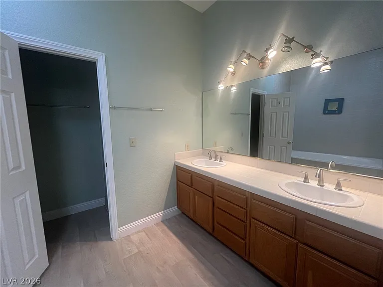 3611 Laguna Del Sol Dr — Photo 14