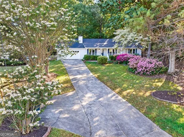 865 Rutherford Dr, Dacula, GA 30019