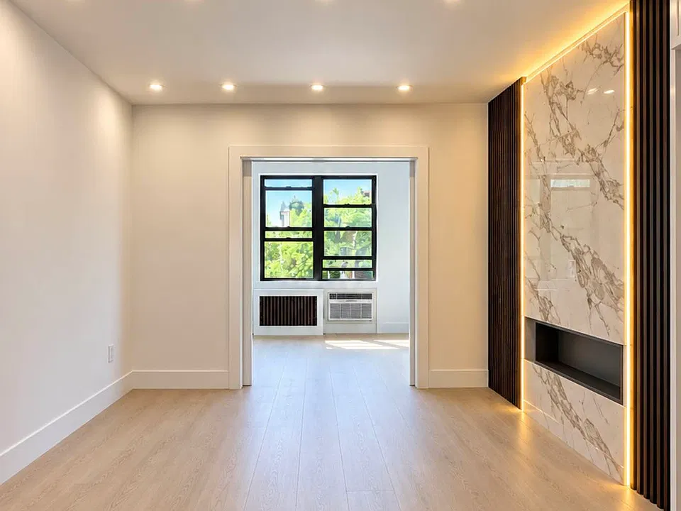 319 W 22nd St #4D