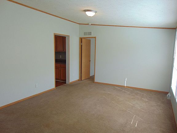 4th image of 7434 Edgehill Ave