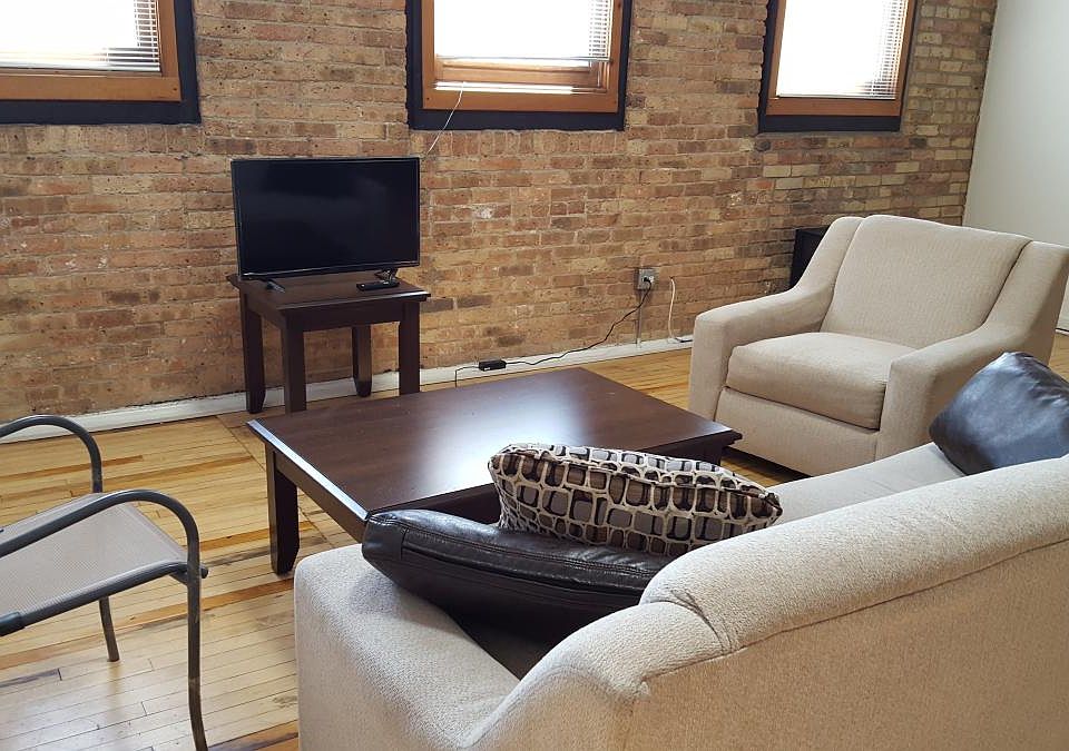 1st image of 1114 W Belmont Ave APT 2