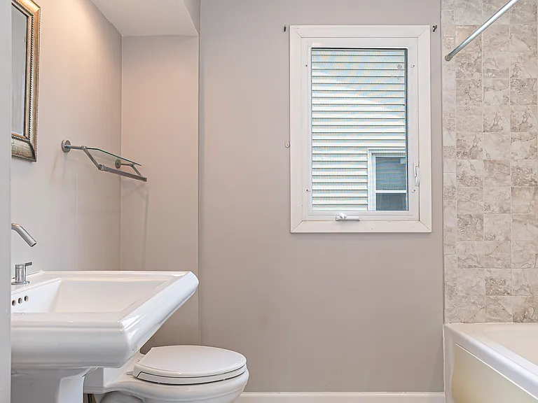 16 Burwood Ave #2 — Photo 6