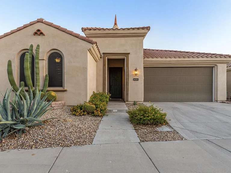 381 W Wisteria Pl — Photo 1