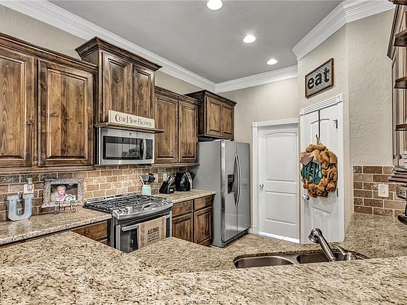 4th image of 1808 Cheryl Dr