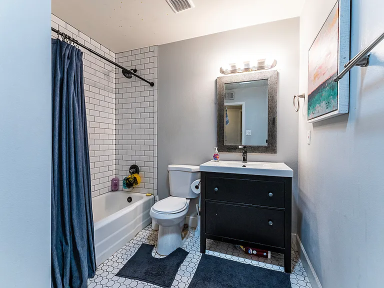 226 E Erie Dr #3 — Photo 8
