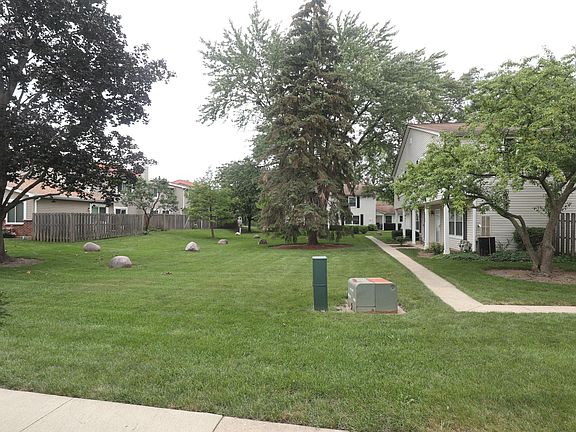 3rd image of 2152 N Dogwood Ln