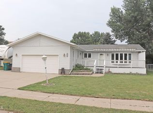 2613 11th Ave NW, Mandan, ND 58554