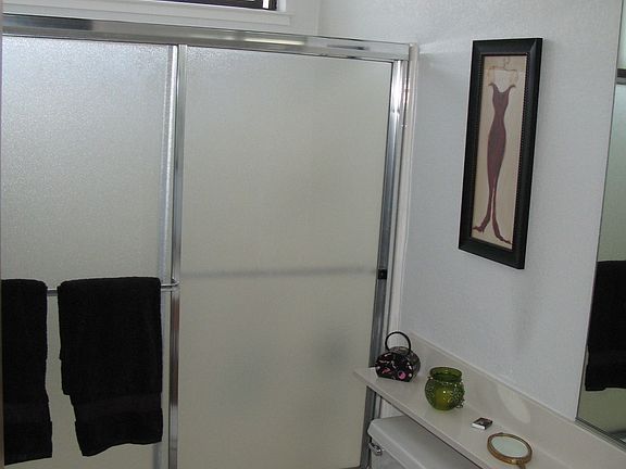 5th image of 6119 Thornton Ave APT F