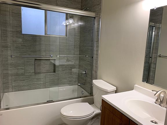 2nd image of 706 Mariposa Ave APT 4