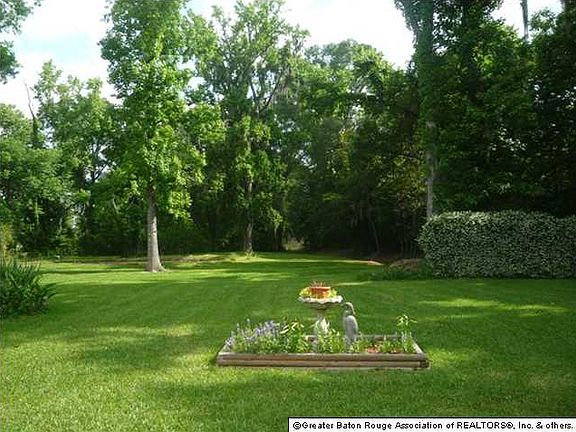 2nd image of 1376 Hall Dr