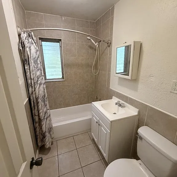 1314 Andrew St — Photo 3