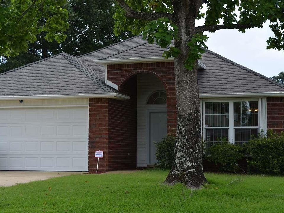 1st image of 844 Ladner Dr
