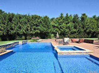 340 Foxhunt Cres, Syosset, NY 11791