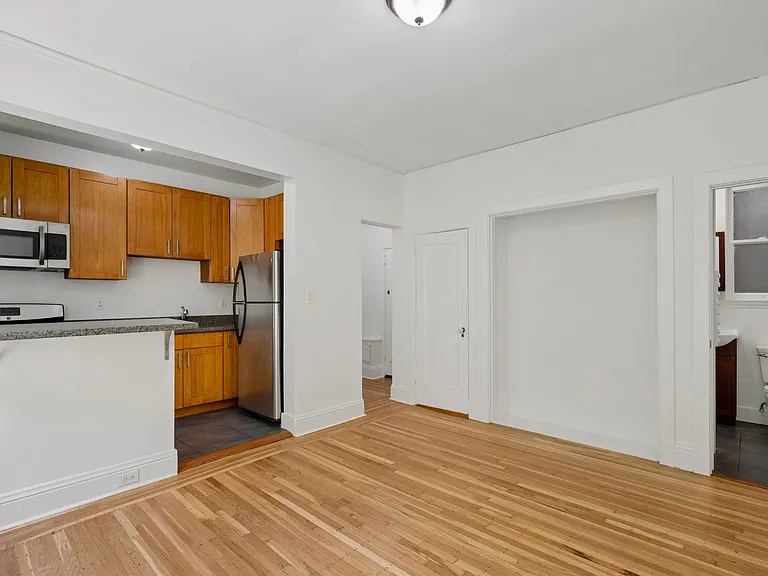 945 Larkin Street — Photo 4