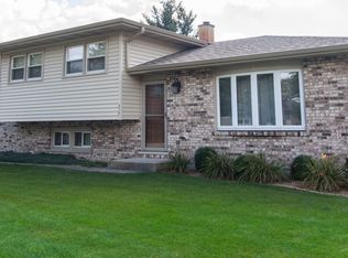717 Cove Ave, Lockport, IL 60441
