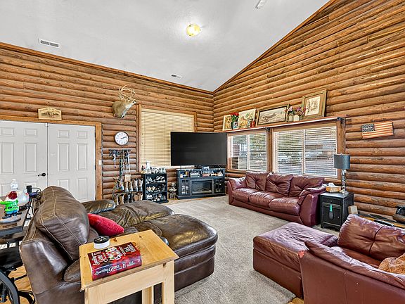 4th image of 1758 N Foothill Dr