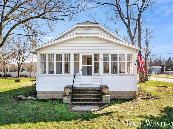 910 W 32nd St, Holland, MI 49423