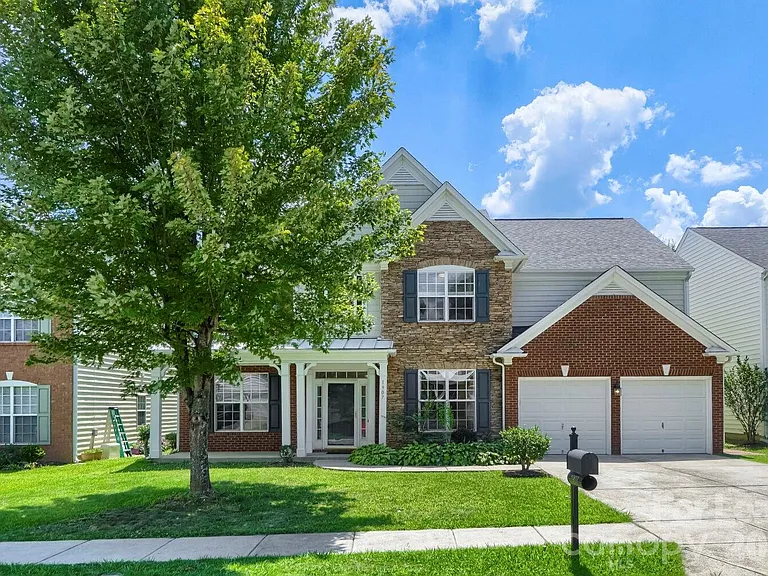 1907 Arbor Vista Dr — Photo 1
