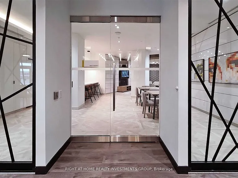159 Wellesley St E #1401 — Photo 2