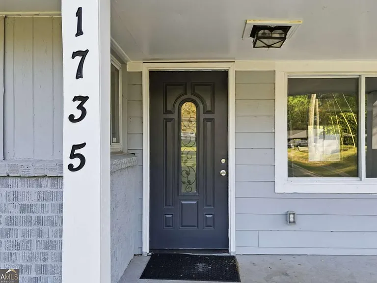 1735 Carter Cir — Photo 2