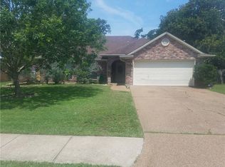 5541 Somerford Ln, Bryan, TX 77802