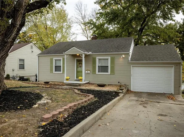 511 S Hedges St, Sugar Creek, MO 64054