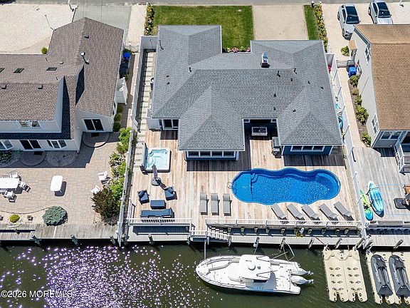 4th image of 347 Bay Ln