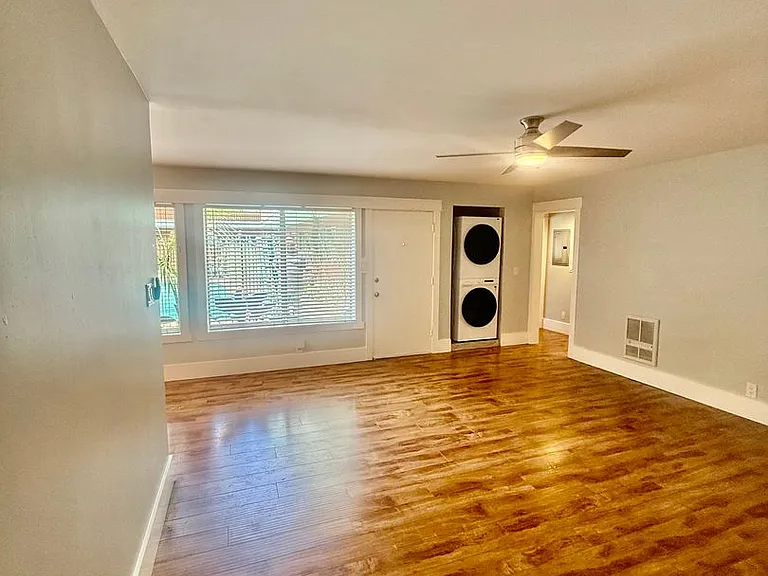 1516 E. 2nd Street — Photo 9