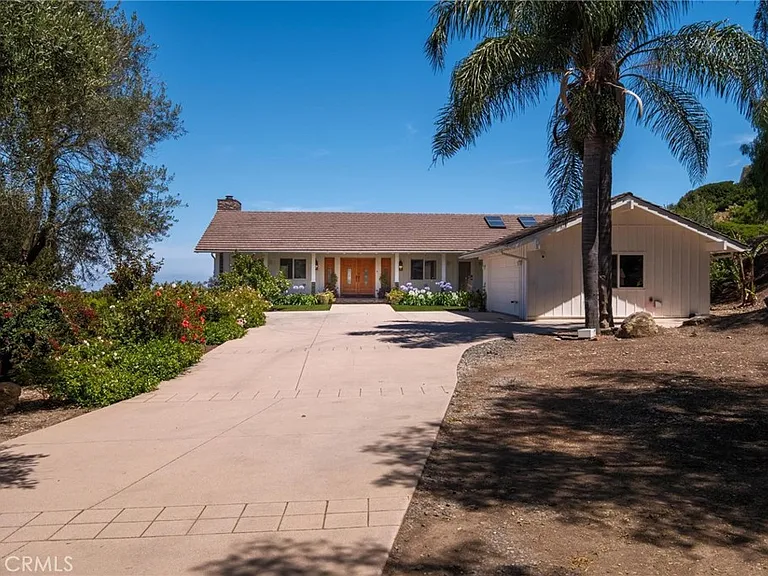 58 Eastfield Dr — Photo 2