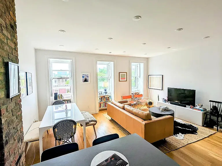 35 Cambridge Pl #3 — Photo 2