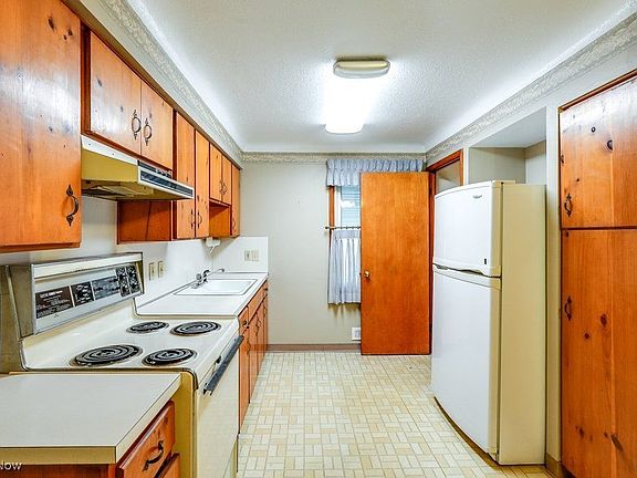 4th image of 4259 W 162nd St