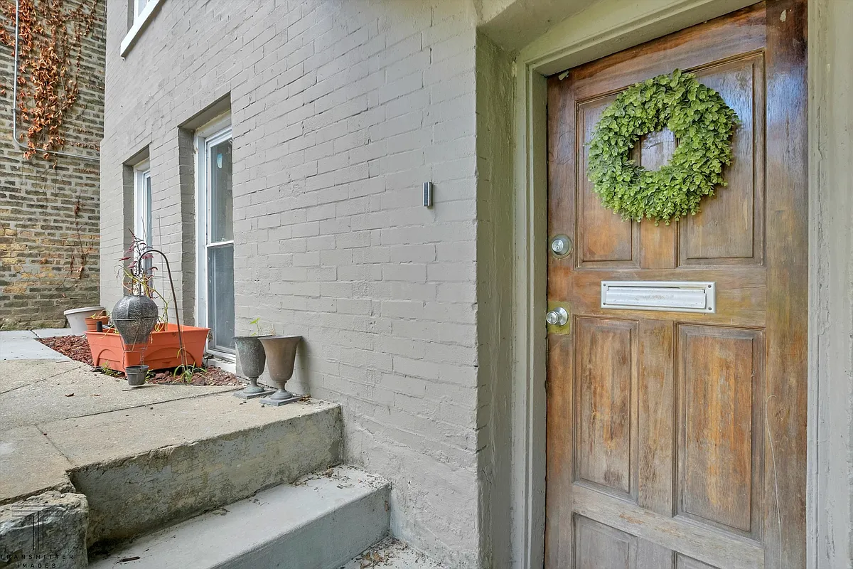 Building Photo - 1410 N Maplewood Ave #1G