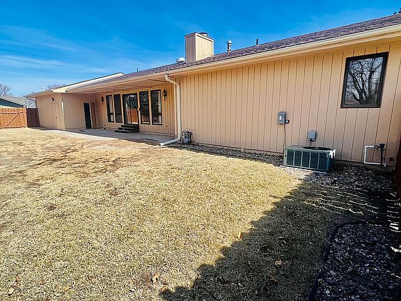5th image of 802 Sun Valley Dr